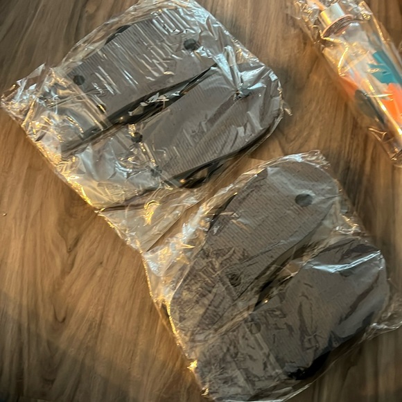 NEW Tropical Palm Tree Laylow Hawaii Waikiki Flip Flop & Water Bottle Set - Picture 5 of 8